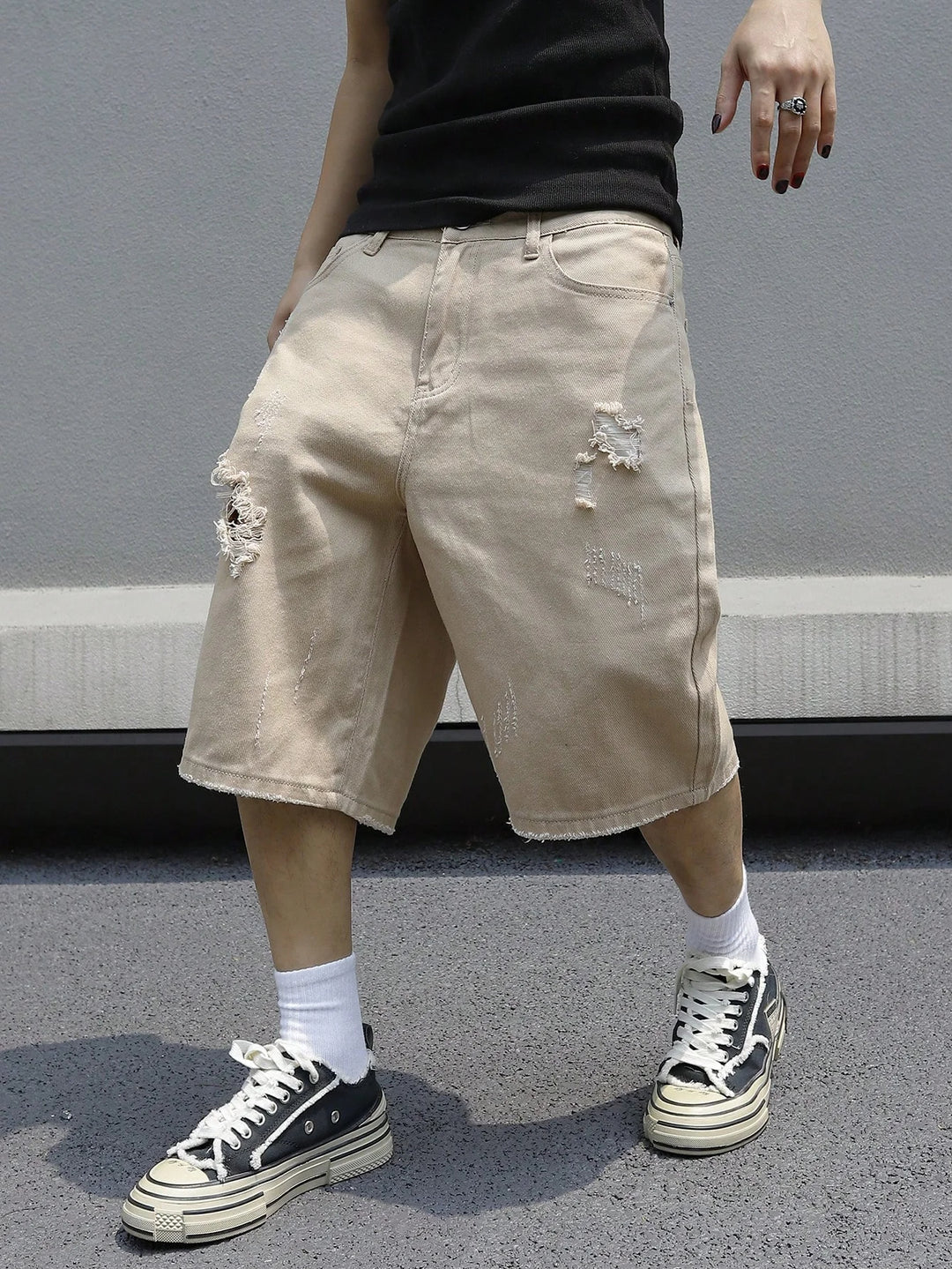 Men’s Wide-Leg Distressed Denim Shorts with Frayed Surface