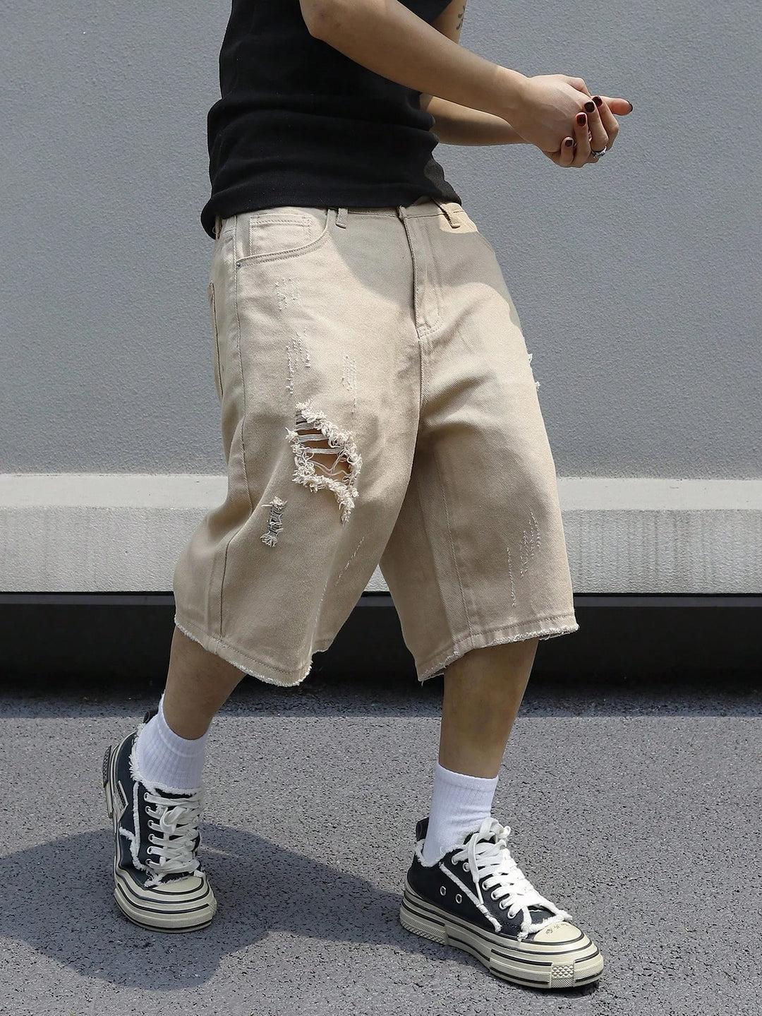 Men’s Wide-Leg Distressed Denim Shorts with Frayed Surface