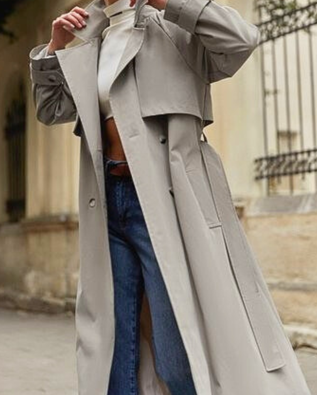 Women's Long Trench Coat with Wide Lapels and Double Breasted Closure